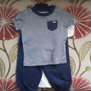 Carter's layette set